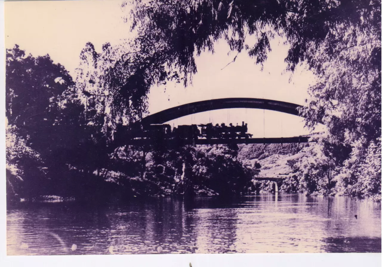 Ponte dos arcos e maria fumaça